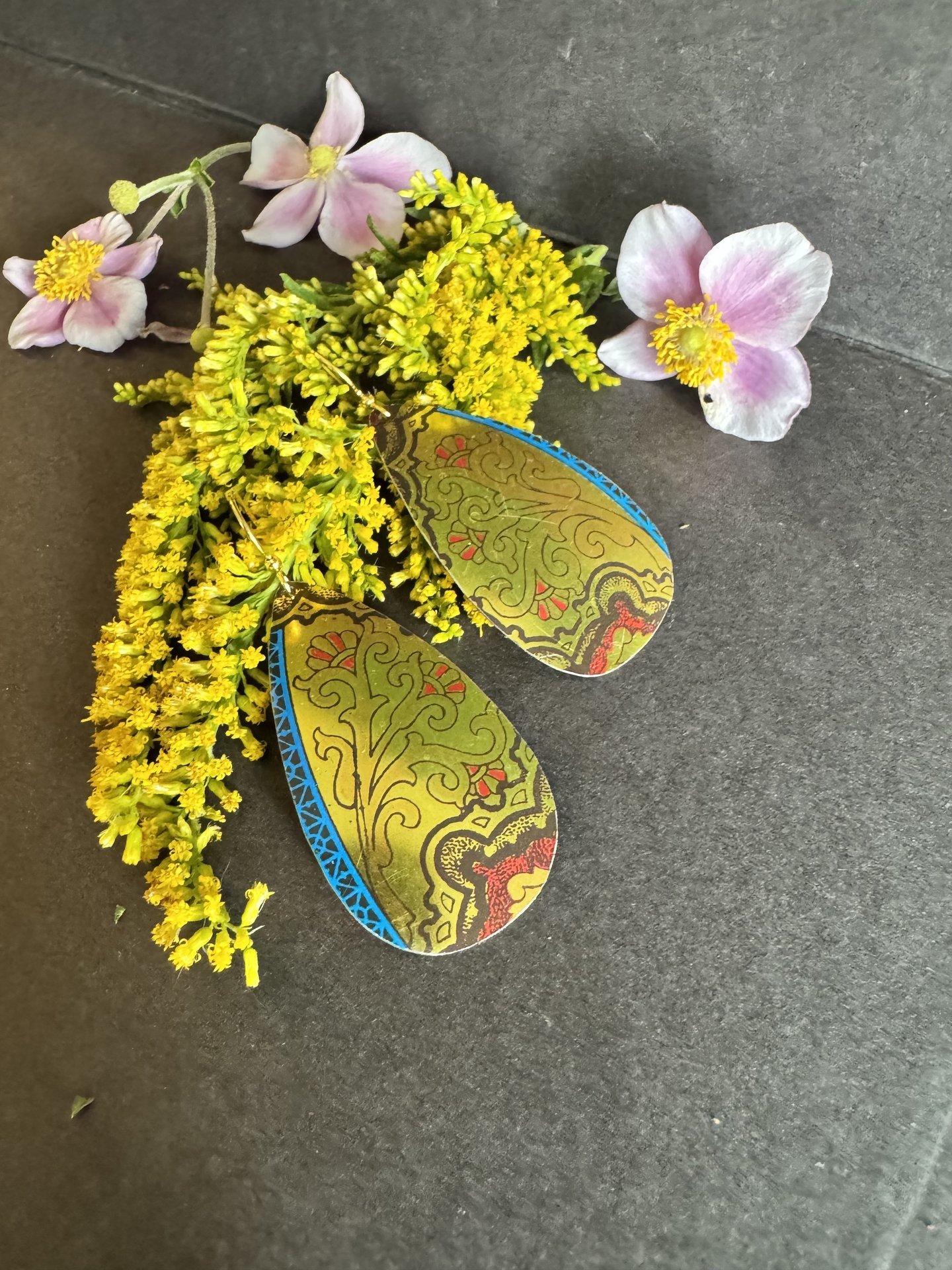 Flower Outlines Large Tear Shiny Tin Earrings